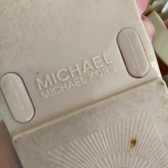 Authentic Michael by Michael Kors flip flop. - Picture 5 of 6